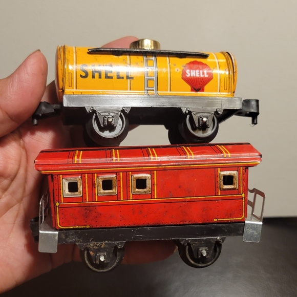 Vintage 2 Tin Litho Train Set  Red Caboose & Shell Tanker Car - Picture 6 of 10